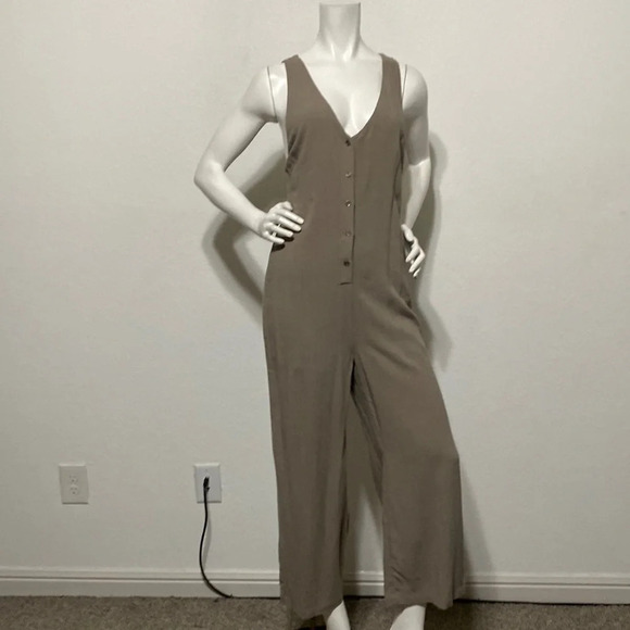 Illa Illa Dancing Queen Jumpsuit Linen Blend Olive Green NEW Size M - Picture 1 of 10
